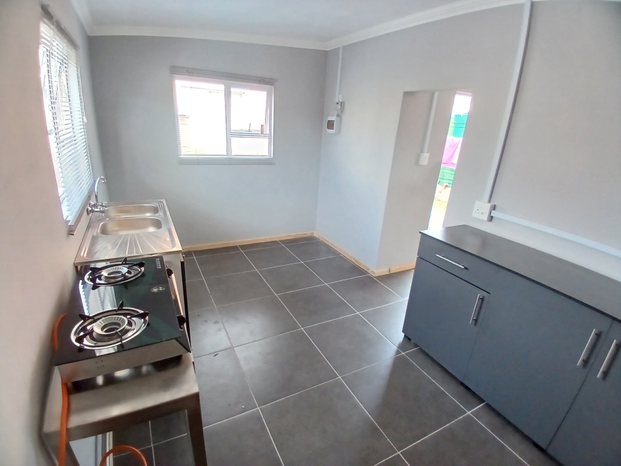 To Let 1 Bedroom Property for Rent in Parsonsvlei Eastern Cape